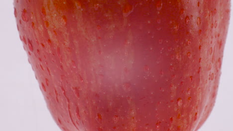 Close-up-shot-of-an-red-apple-with-water-drops-on-it