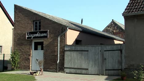 Käserei-Für-Schafskäse-In-Brodowin-Im-Biosphärenreservat-Schorfheide-chorin,-Deutschland