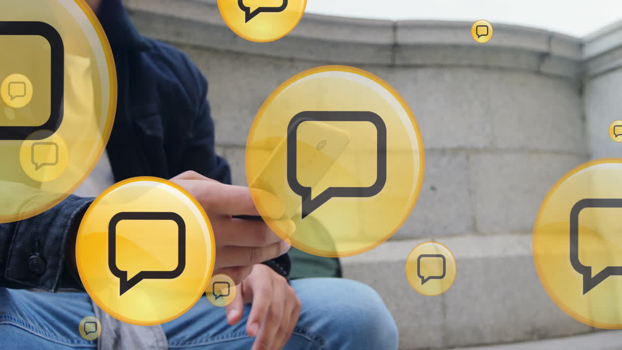 animación de iconos digitales sobre la sección media de un hombre biracial usando un teléfono inteligente sentado en las escaleras.