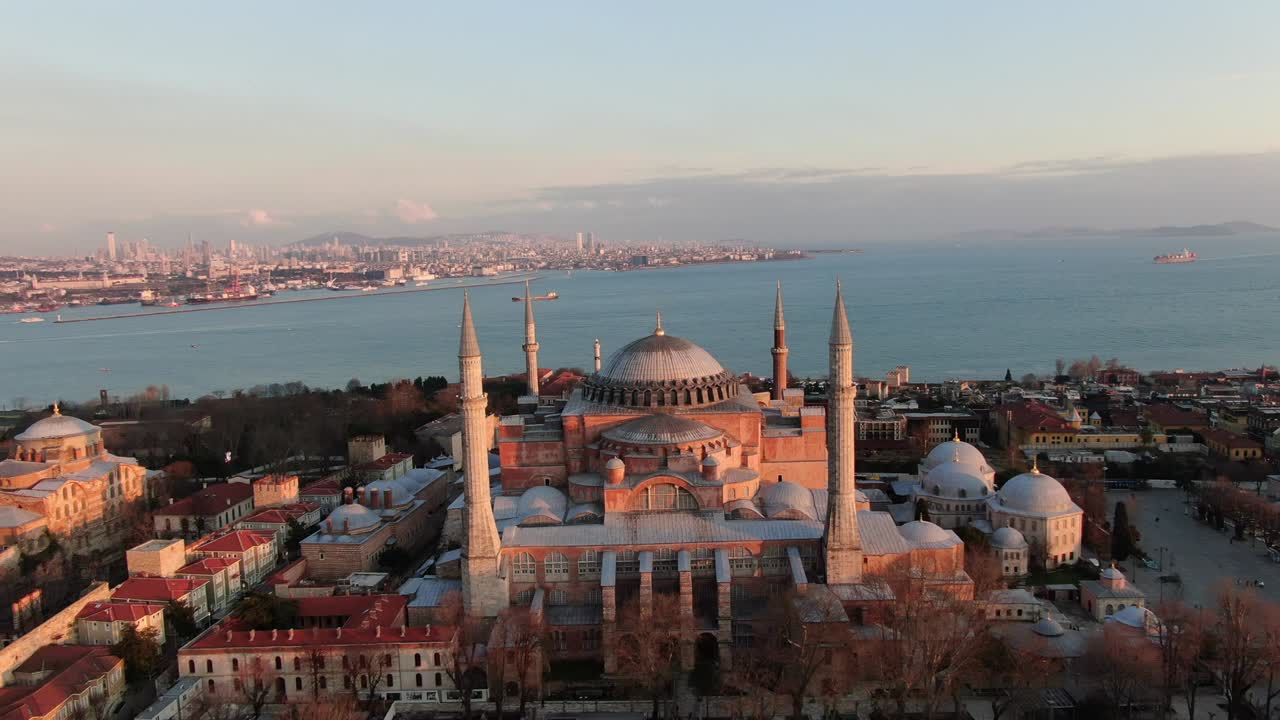 imágenes de drones del museo hagia sophia de estambul al amanecer. la mezquita hagia sophia