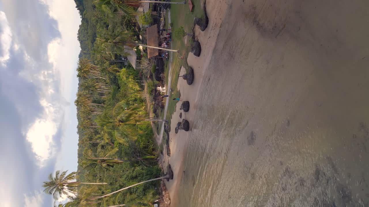 꿈의 해변에서 저녁 산책