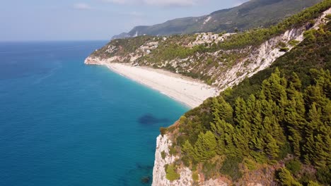antena de una de las playas más hermosas de grecia y europa - playa de milos, isla de lefkada