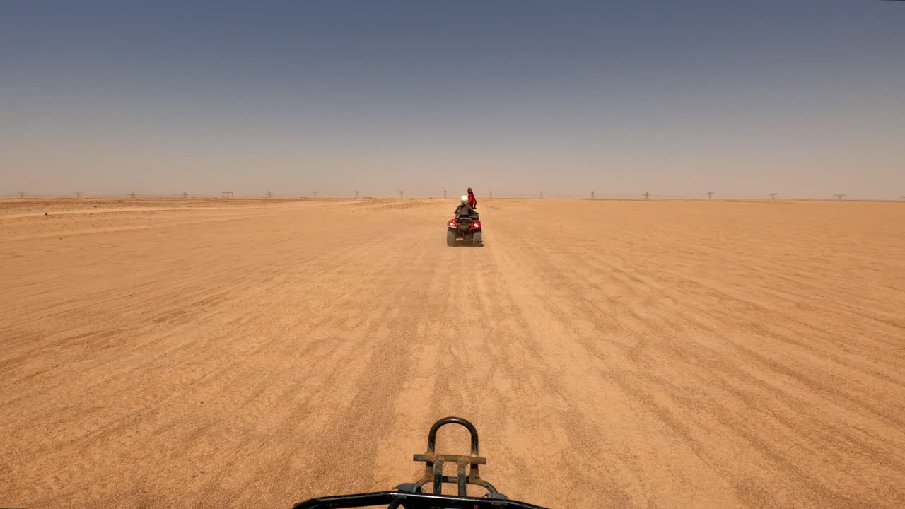 quads todoterreno viajes desierto safari egipcio, hurghada egipto viaje de aventura en las dunas, arena, amplio horizonte, 60 fps
