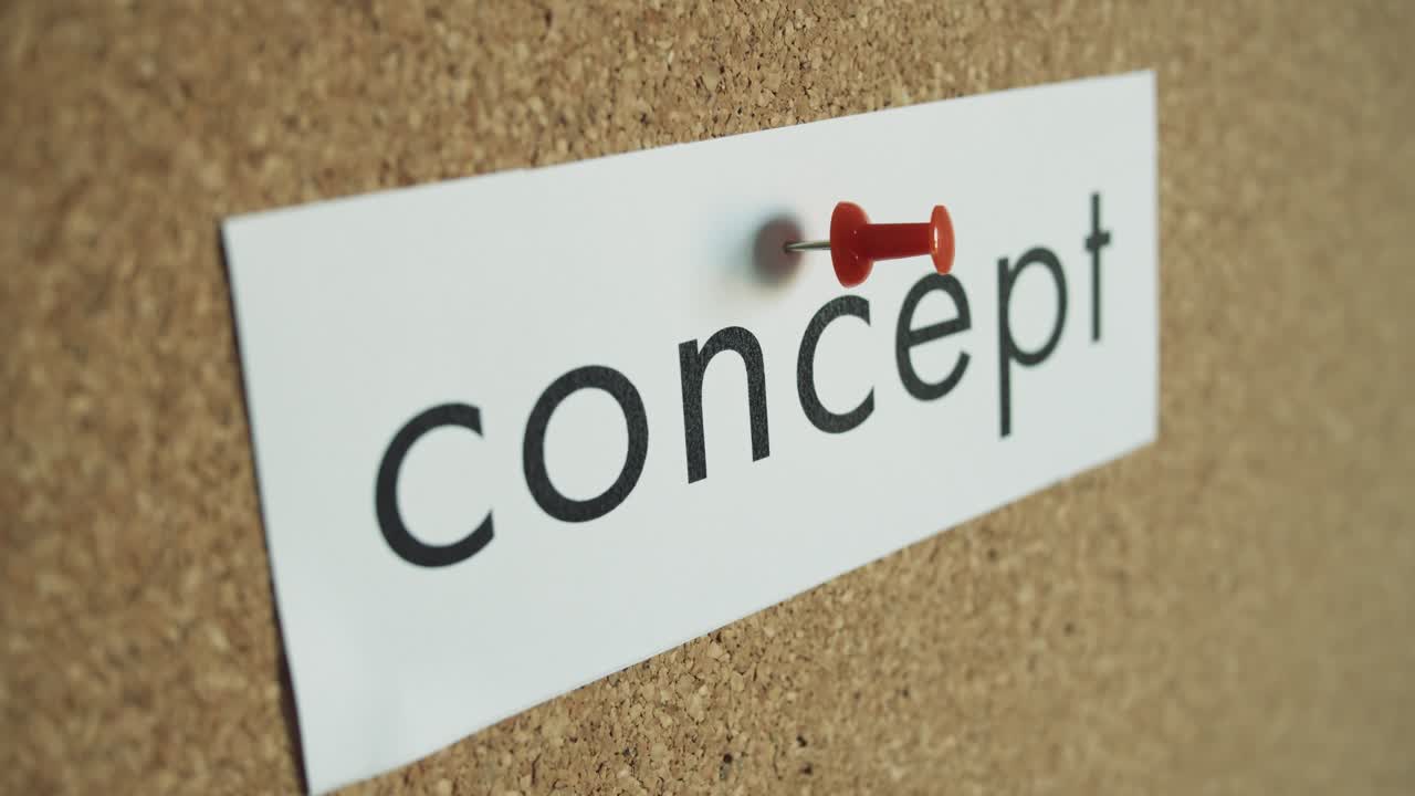 липкая записка: концепция - приколота к пробковой стене - и удалена