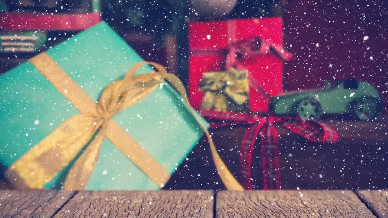 regalos de navidad combinados con la caída de nieve