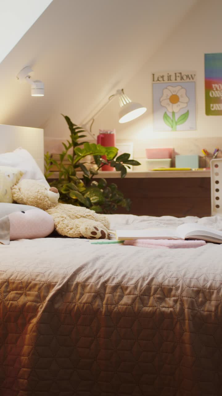 Cozy Teen Bedroom with Study Nook