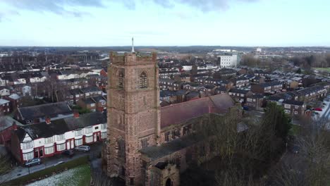 vista aérea industrial pequeño pueblo helado iglesia tejados barrio noroeste de inglaterra