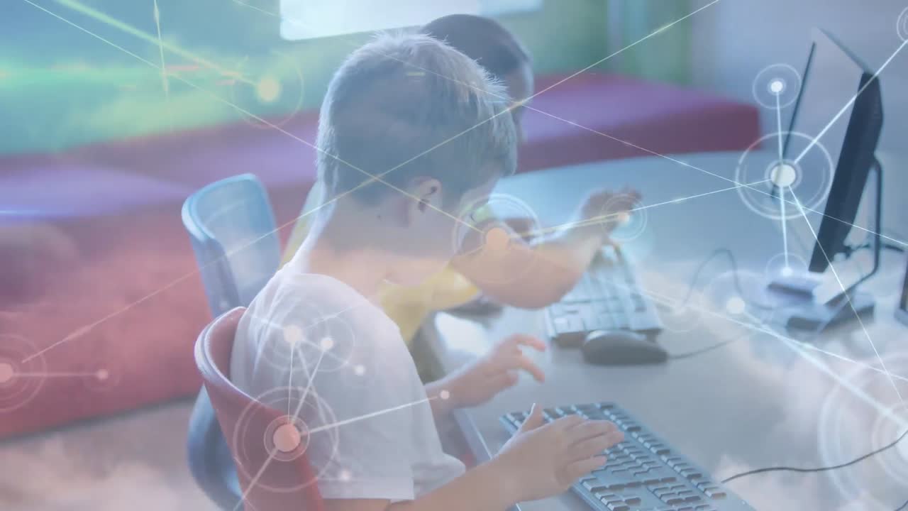 교실에서 컴퓨터를 사용하는 다양한 학교 학생들에 대한 연결 네트워크의 활성화