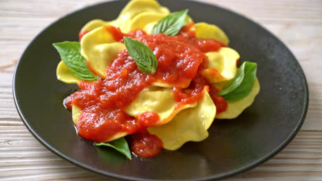 ravioli with tomato sauce and basil