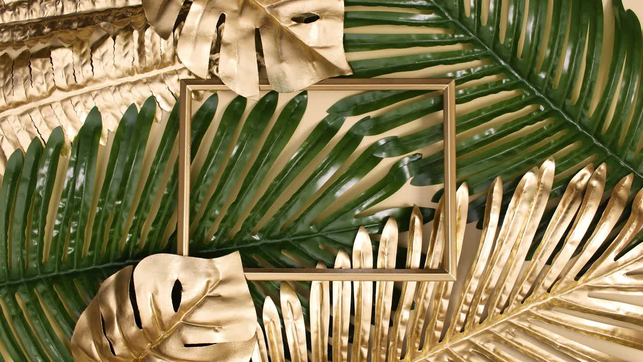palma dorada y verde haciendo fondo con marco espacial de copia dorada. stop motion concepto exótico de colocación plana