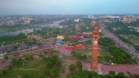 la tour de l'horloge d'husainabad et bada imambara architecture indienne vue depuis un drone