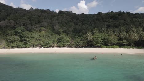 playa de la libertad desde arriba con hermosos colores del océano