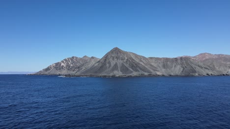 Luft-Dolly-Rennen-In-Richtung-Der-Markanten-Mexikanischen-Küste-Und-Meeresklippen