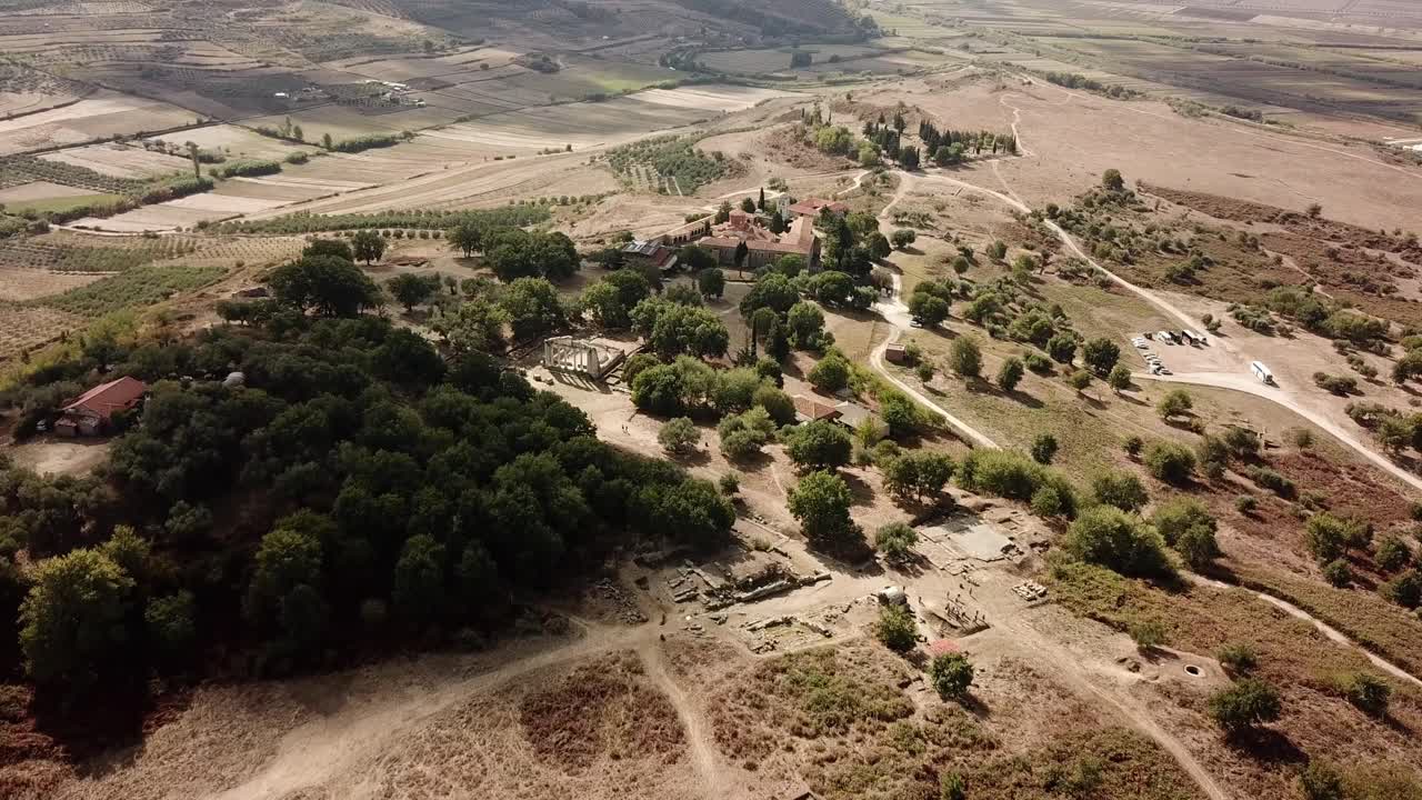 дронный вид археологического памятника апполония, албания, европа