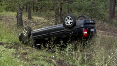 Autounfall-Auf-Der-Straße,-Beschädigtes-Auto-Nach-Kollision