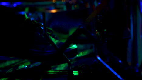 bateristas bombo pedal_close-up shot