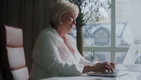 senior woman working on laptop
