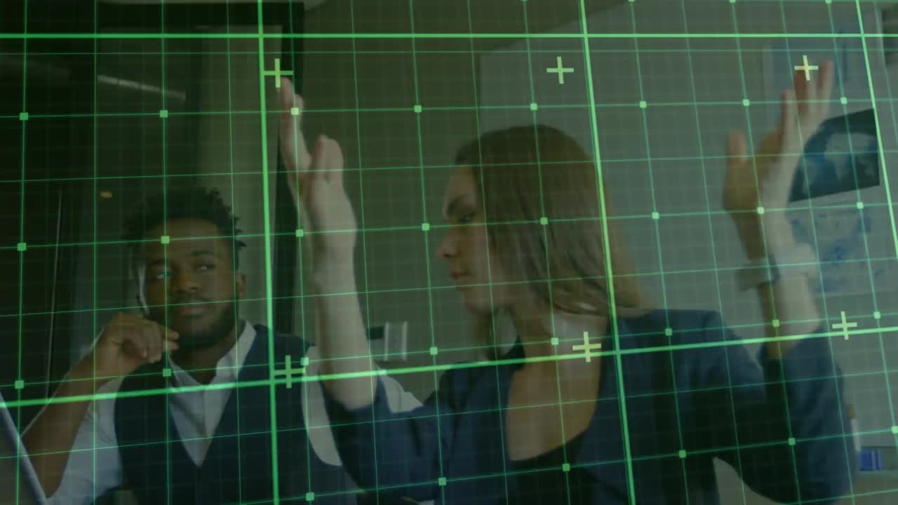 animación del procesamiento de datos financieros sobre diversas personas de negocios en la oficina