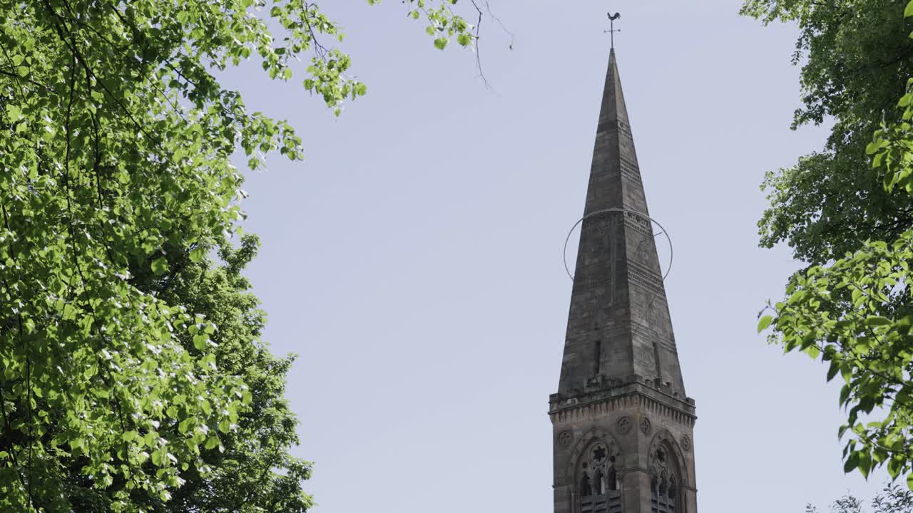 Primissimo piano del pinnacolo della torretta di Oran Mor a Glasgow, West End, Scozia
