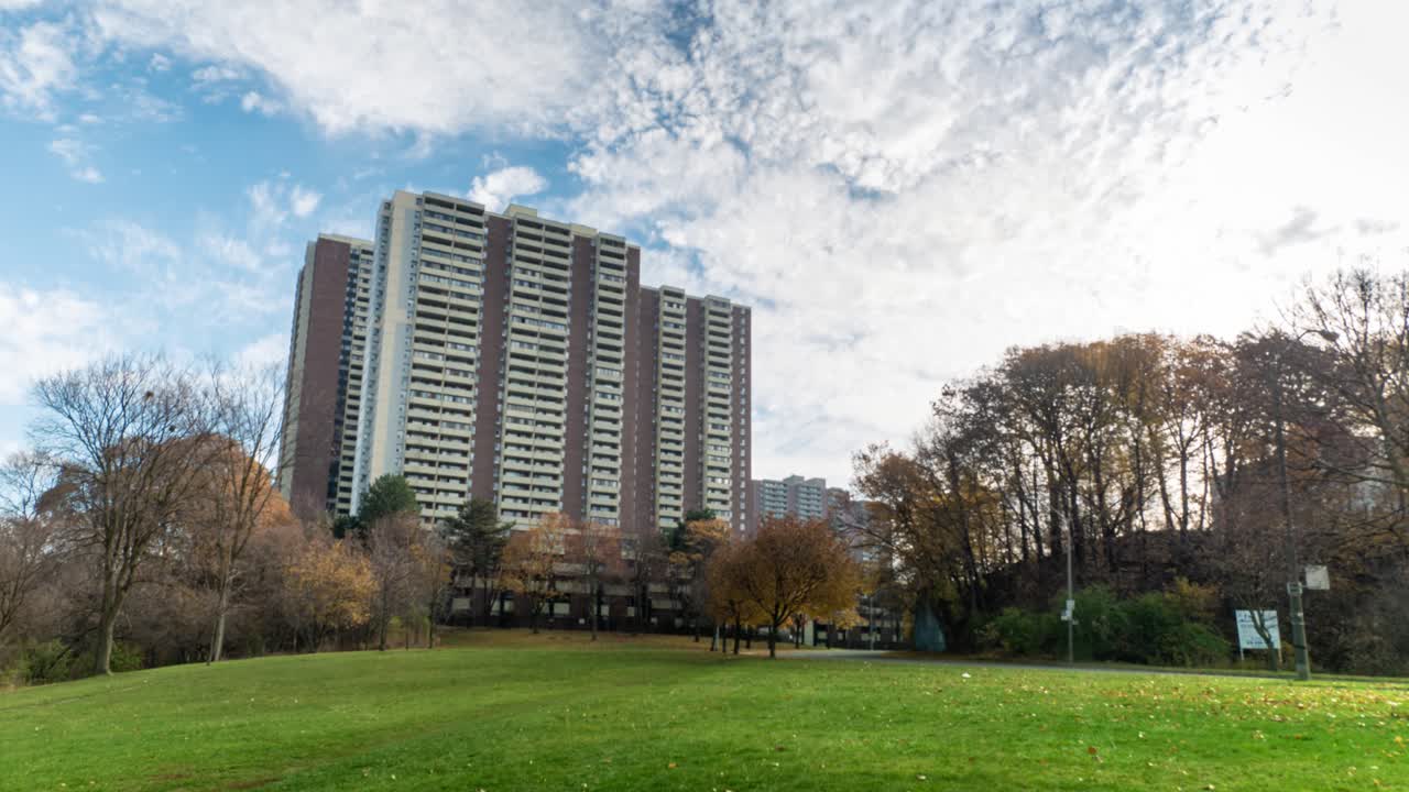 아파트 건물 설정 샷 timelapse 좋은 구름