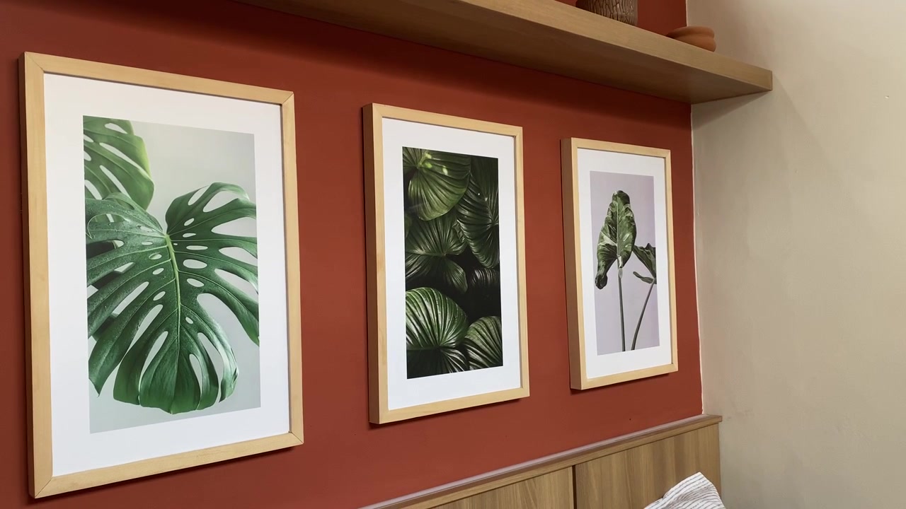 Decorações no quarto com um tema simples, estético e elegante.