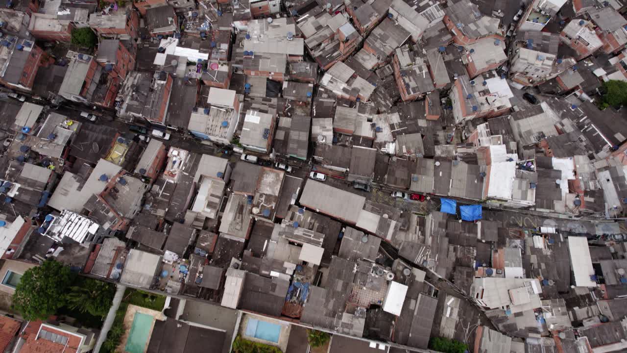 브라질 상파울루의 중산층 지역과 가난한 지역 사회에 대한 공중 전망