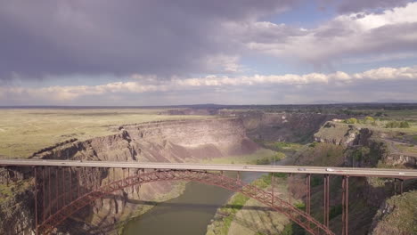 Aerial-shot-of-the-Perrine-Memorial-Bridge-over-Snake-River-Canyon-in-Twin-Falls,-Idaho