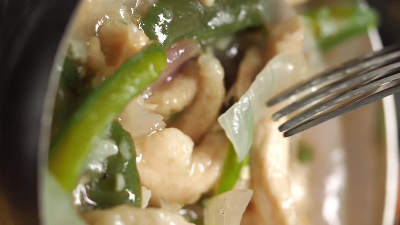 Chicken Stir-Fry with Green Peppers and Onions
