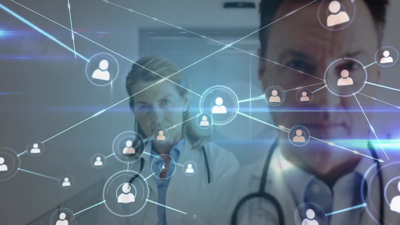 animación de la red de conexiones con íconos y senderos de luz sobre diversos médicos