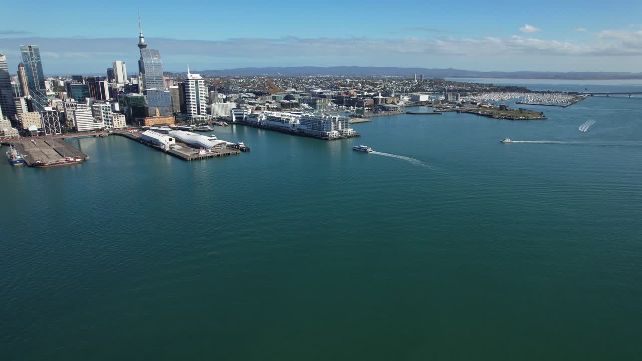 el puerto de waitemata y el centro de la ciudad de auckland en la isla del norte, nueva zelanda