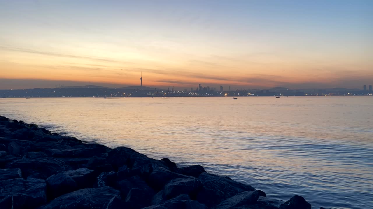 갈라타 다리에서 볼 수 있는 이스탄불의 오래된 도시