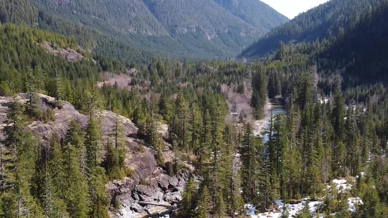 antena del río kennedy, remota isla de vancouver, canadá