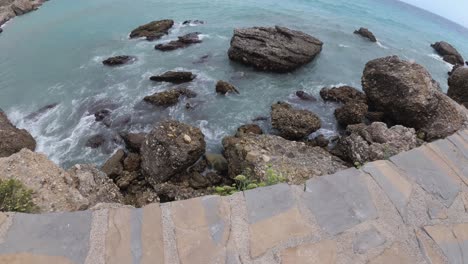 España-Malaga-Playa-Nerja-En-Un-Día-Nublado-De-Verano-Usando-Un-Dron-Y-Una-Cámara-De-Acción-Estabilizada-37