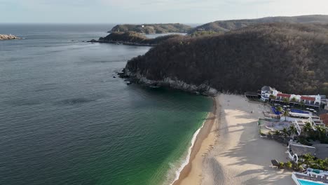 Perfect-place-to-relax-and-enjoy-beauty-of-nature:-Chahue-Beach,-Huatulco,-Oaxaca