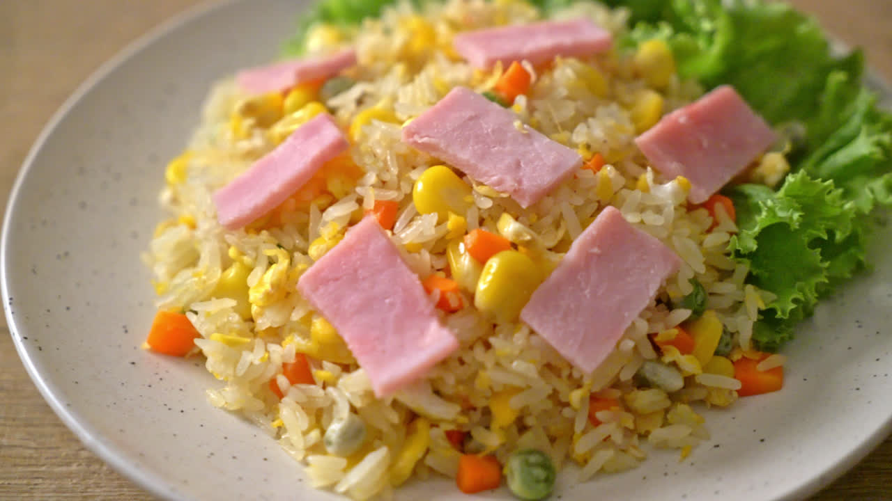 arroz frito casero con jamón y verduras mixtas