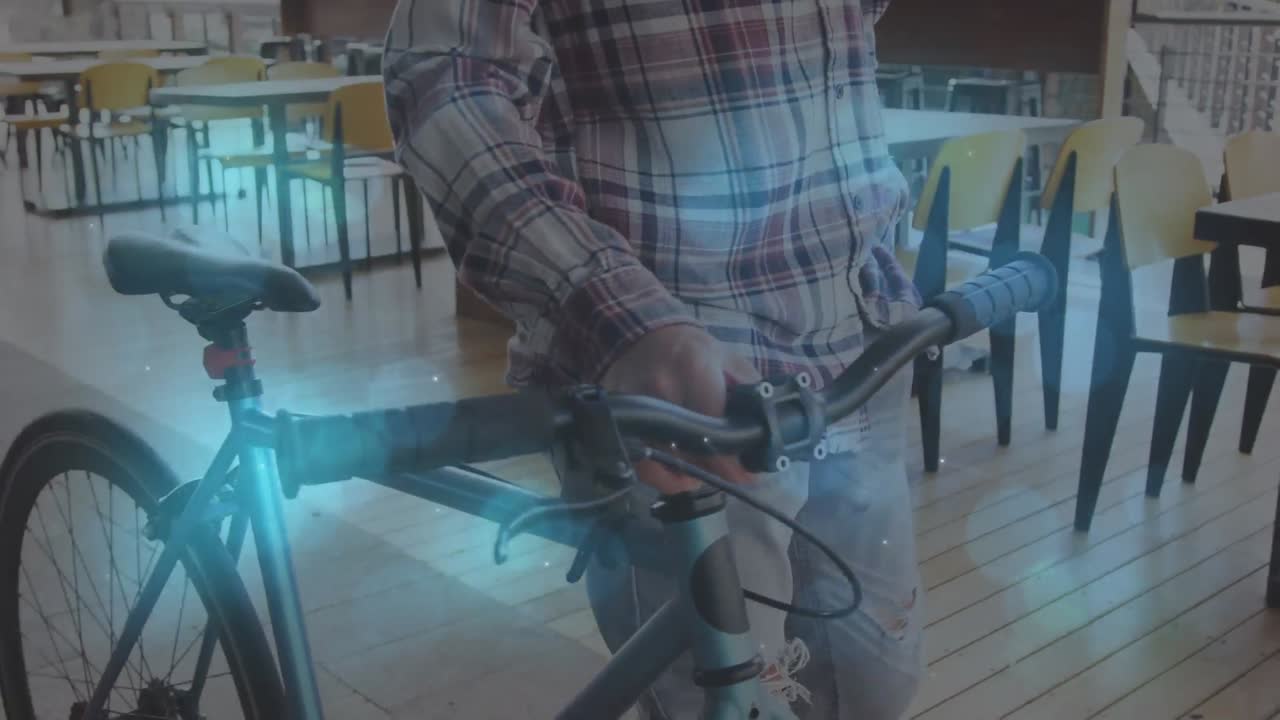 자전거 를 타고  ⁇ 고 있는 두 인종 의 사람 을 가로질러 움직이는 형태 의 애니메이션