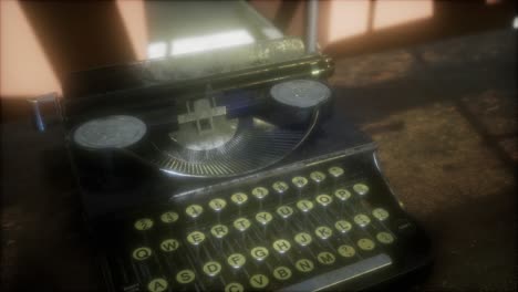 máquina de escribir retro en la oscuridad
