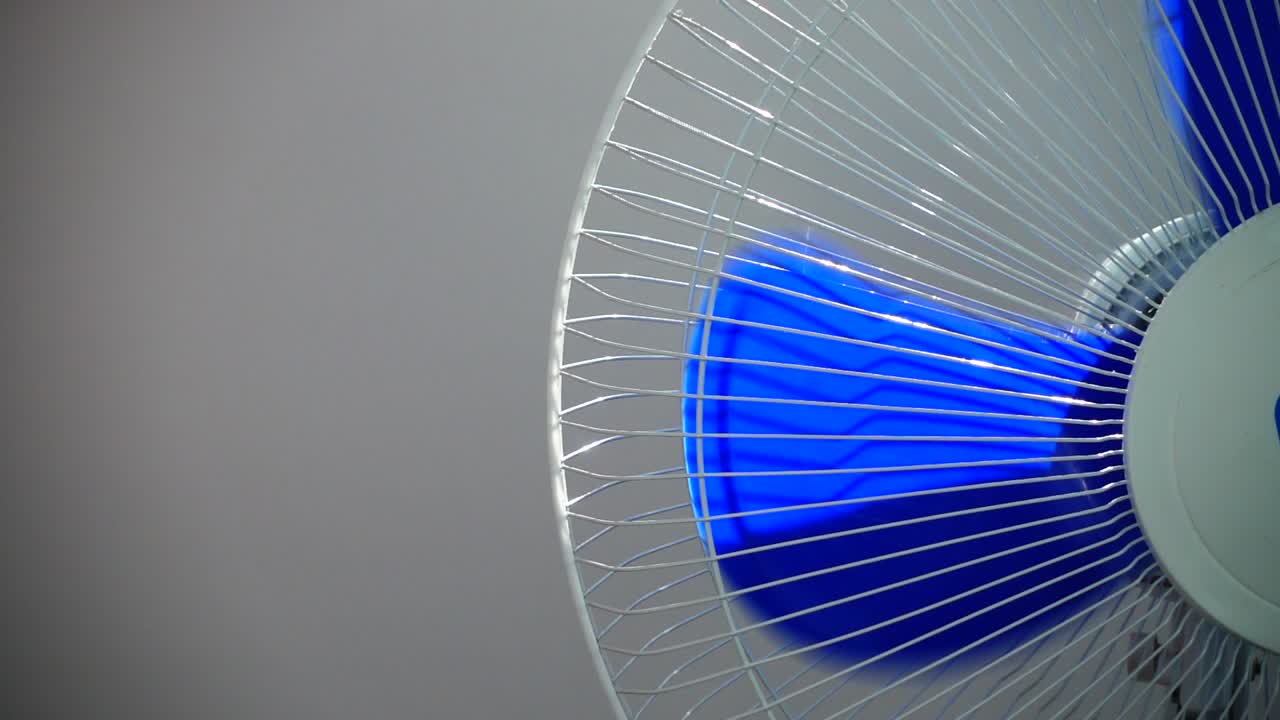 Shooting fan blades. Fan operation