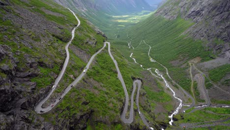 Camino-De-Los-Trolls-Trollstigen-O-Trollstigveien-Sinuosa-Carretera-De-Montaña.