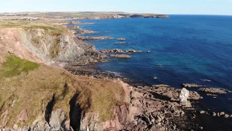 Vista-Aérea-De-La-Accidentada-Costa-Costera-Inglesa-De-South-Devon-En-Bantham