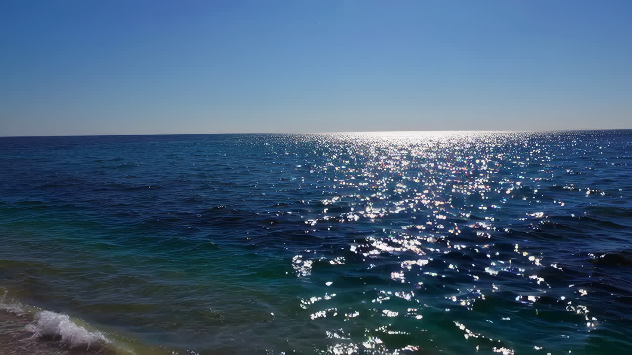 Ocean view with sparkling water and clear sky