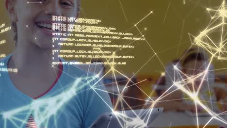 código informático y conexiones de red animación sobre joven que utiliza tableta