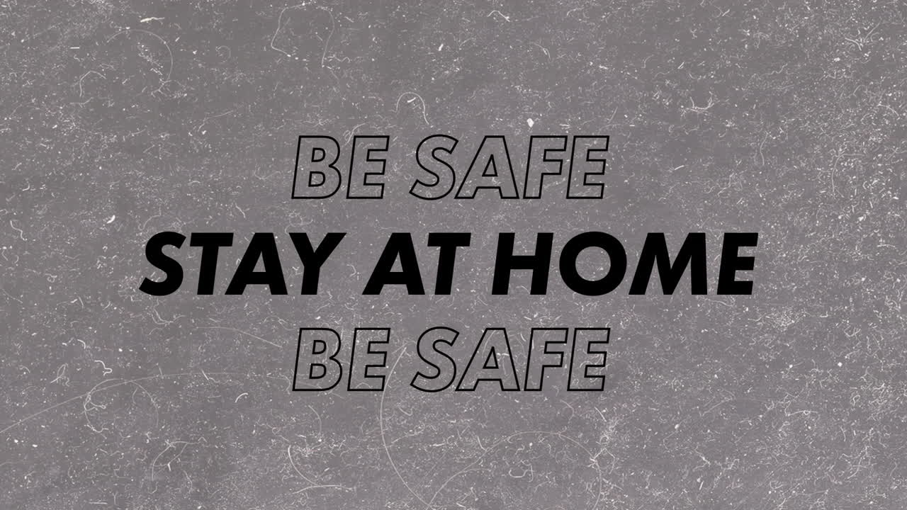 "안전해라, 집에 있어라"라는 단어가 회색 바탕에 검은색과 초록색 글자로 쓰여져 있습니다.
