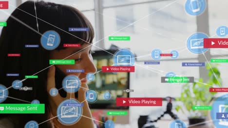 Animation-Des-Verbindungsnetzwerks-Mit-Symbolen-über-Einer-Frau,-Die-Ihr-Smartphone-Nutzt