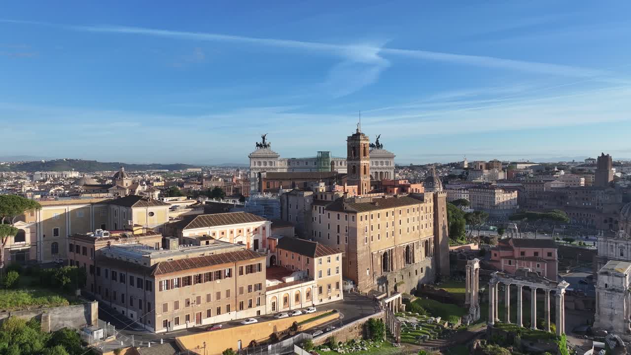 Skyline di Roma a Roma, nel Lazio, Italia. Edifici medievali. Quartiere del centro. Skyline di Roma a Roma, nel Lazio, Italia. Piazza San Marco sullo sfondo. Patrimonio culturale. Skyline d'Italia