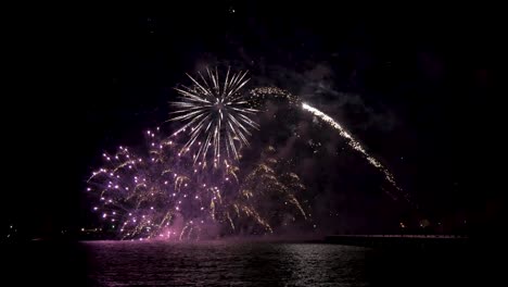 fuegos artificiales en shinminato toyama japón