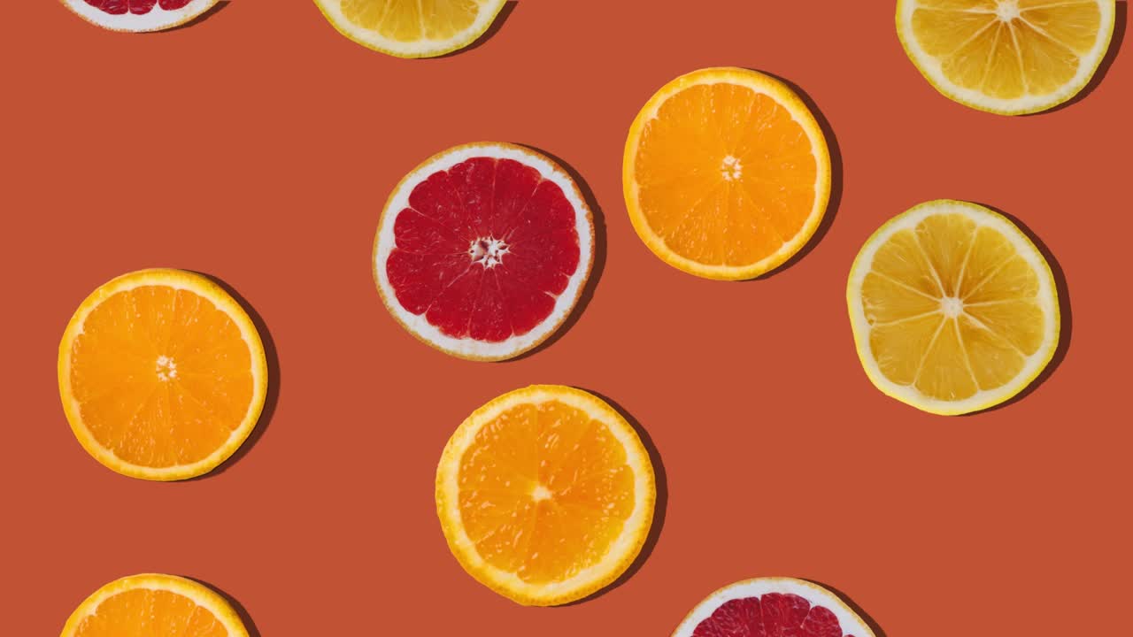 fondo de rebanadas de cítricos, naranjas y limones cayendo. fruta fresca. bucle. 4k.