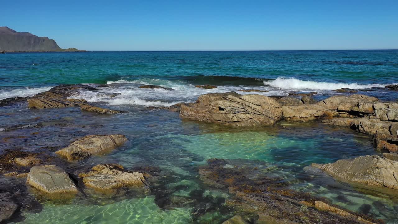 beach lofoten islands es un archipiélago en el condado de nordland, noruega.