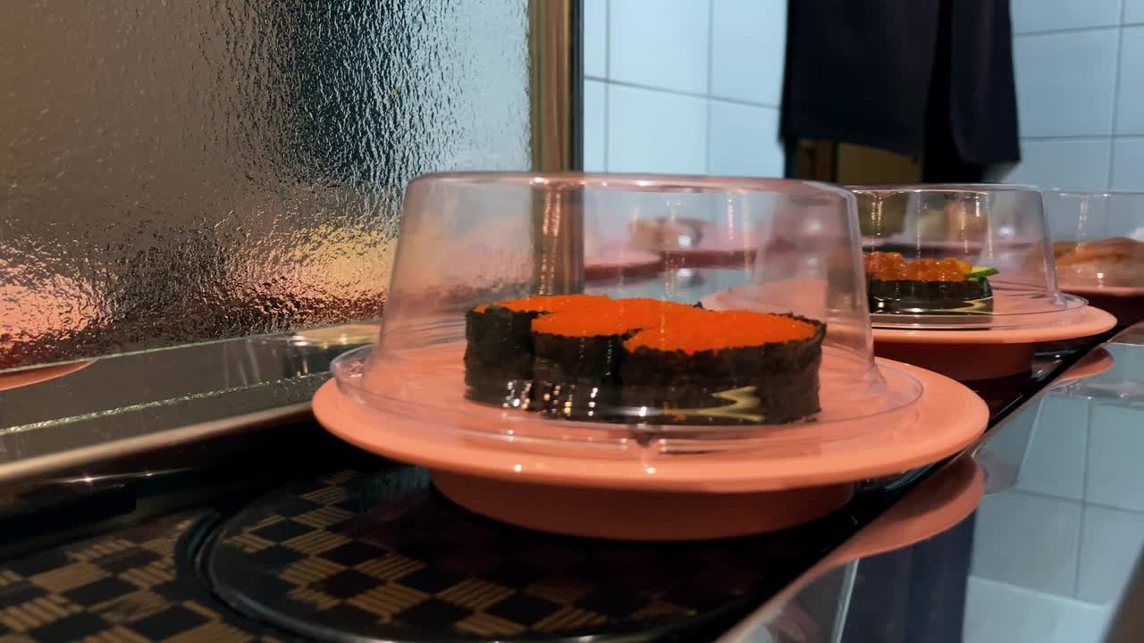 시 고 라운드 (영어: shushi go round) 는 아시아에서 흔히 볼 수 있는 패스트푸드의 유명한 형태이다.