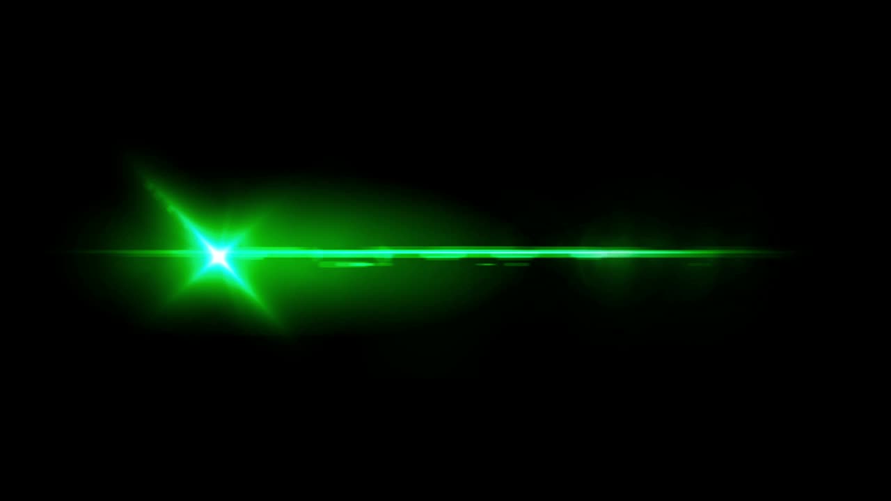 Realistisk grøn linseflare isoleret på sort baggrund